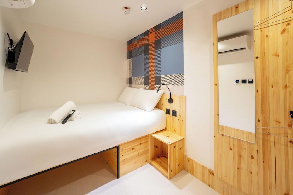 EasyHotel Paddington Room Type - Standard Double Room without window EasyHotel Paddington Room Type - Standard Double Room without window