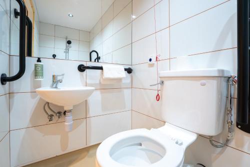EasyHotel Paddington Room Type - Wheelchair Accessible Double Room with Window