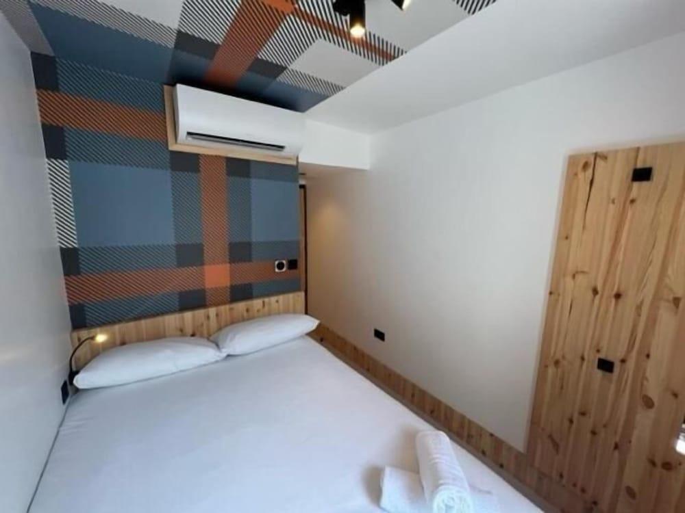 EasyHotel Paddington Room Type - Standard Double Room