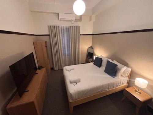 Strathfield Hotel Room Type - Deluxe King Room