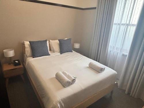 Strathfield Hotel Room Type - Queen Room Shared Bathroom