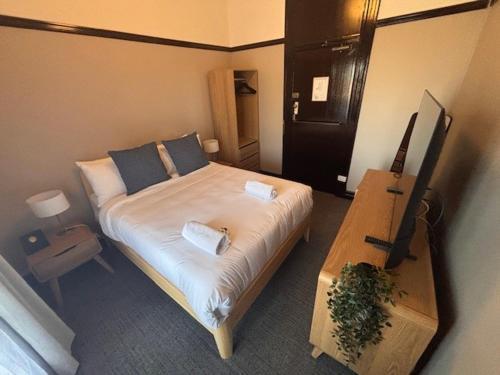 Strathfield Hotel Room Type - Double Room Ensuite Bathroom