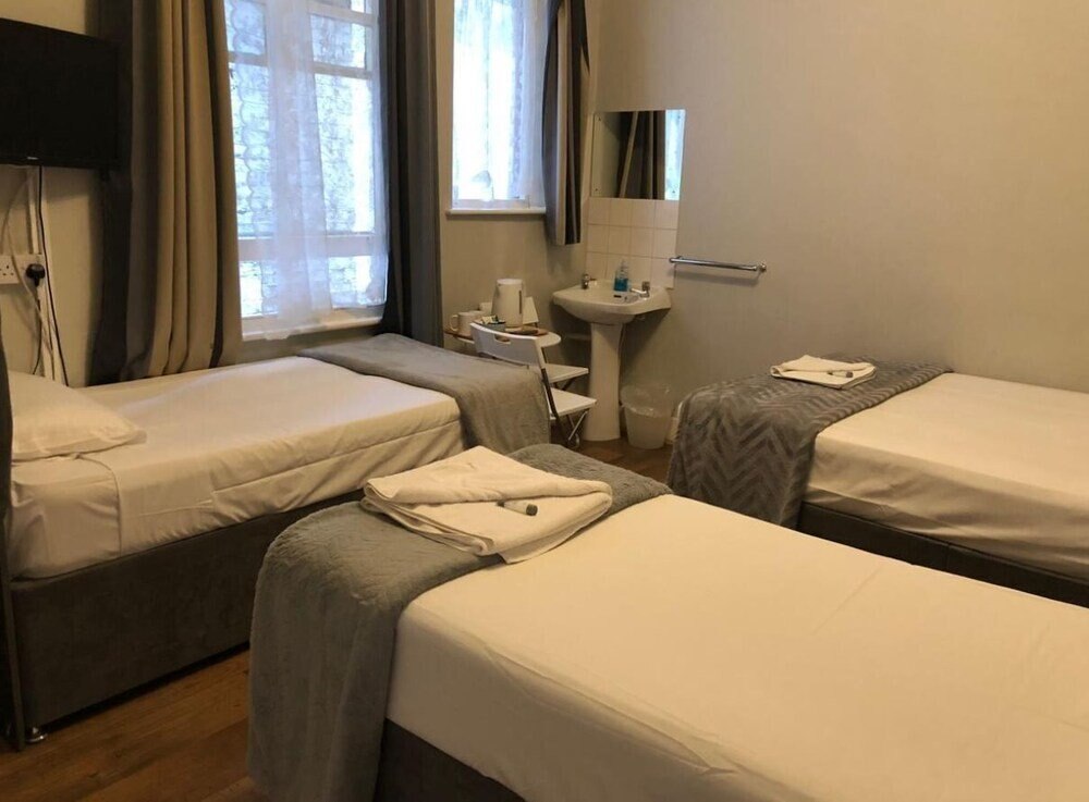 Crystal Lodge Hotel Room Type - Triple Room, Shared Bathroom