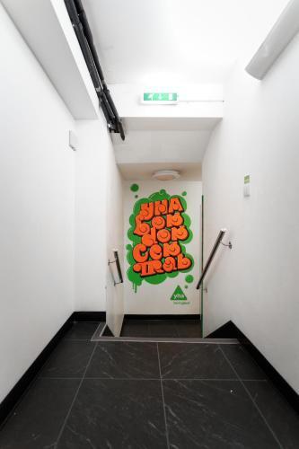 YHA London Central - Hostel - Tap to explore photos