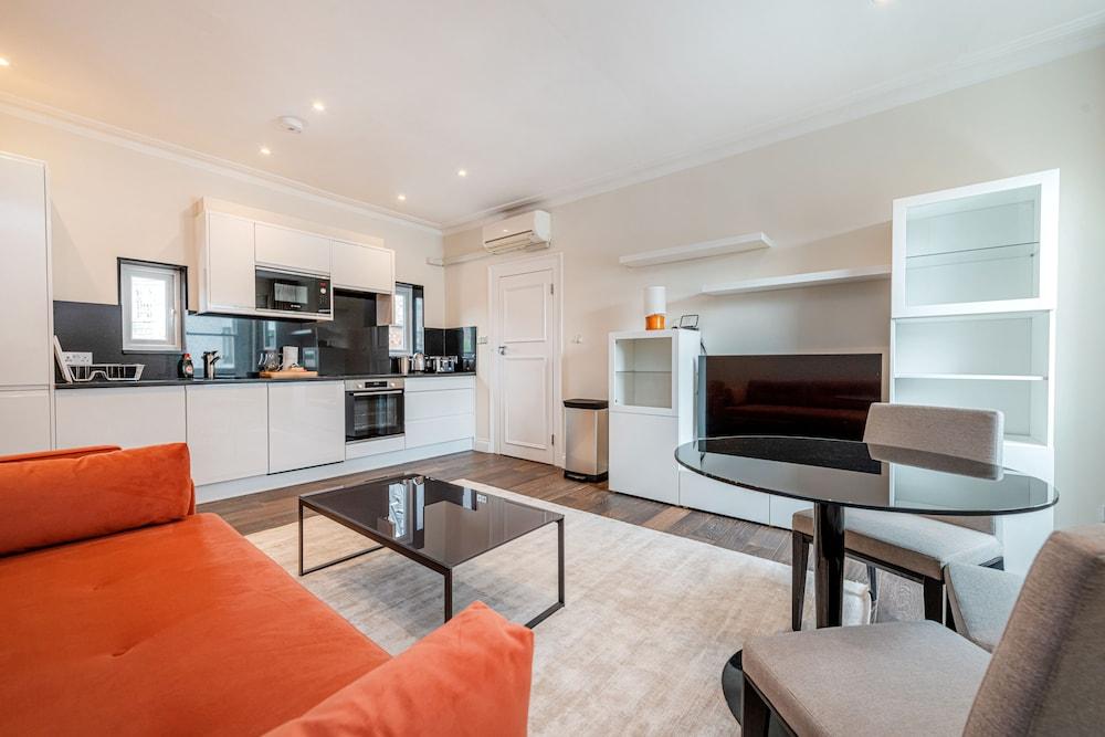 Chesham Court Room Type - Superior One-Bedroom Apartment