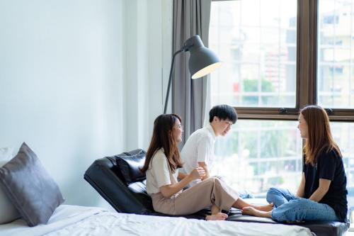 3Howw Hostel at Sukhumvit 21 - Tap to explore photos