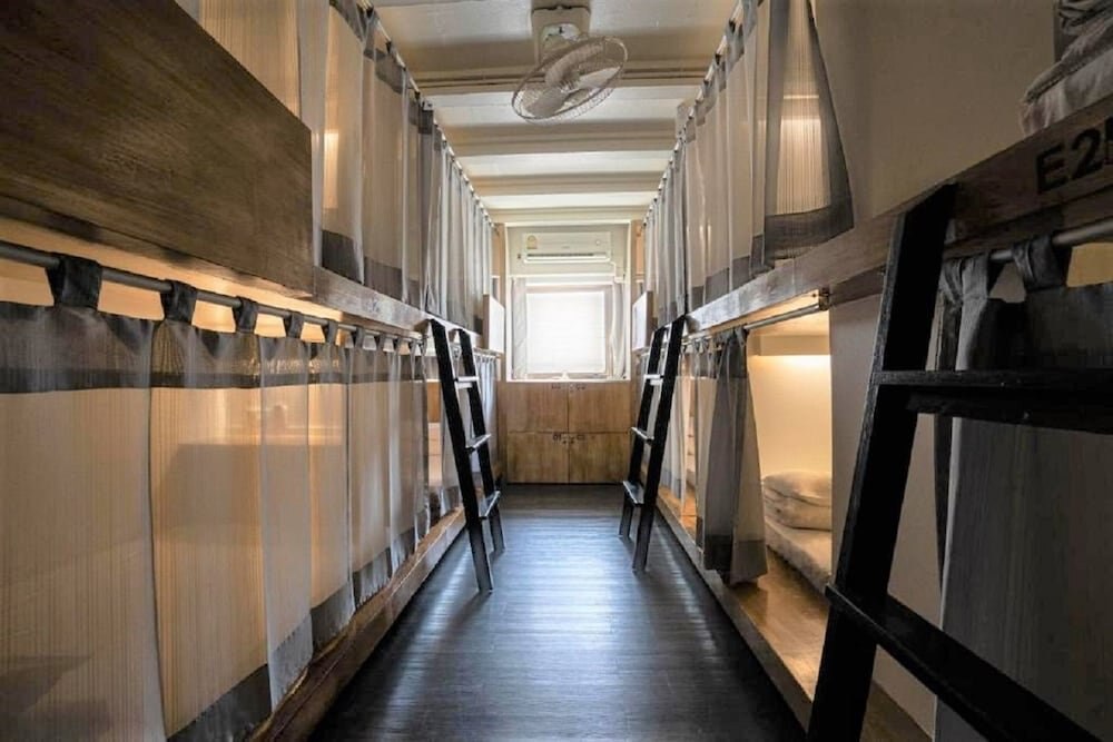 3Howw Hostel at Sukhumvit 21 - Tap to explore photos