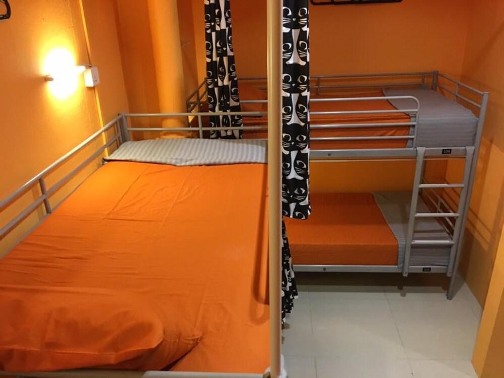 Century Service World - Hostel Room Type - Standard bed in 6 beds mixed dormitory