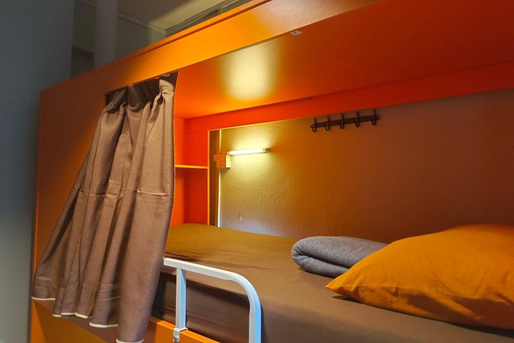 Century Service World - Hostel Room Type - Premium bed in 6 beds mixed dormitory
