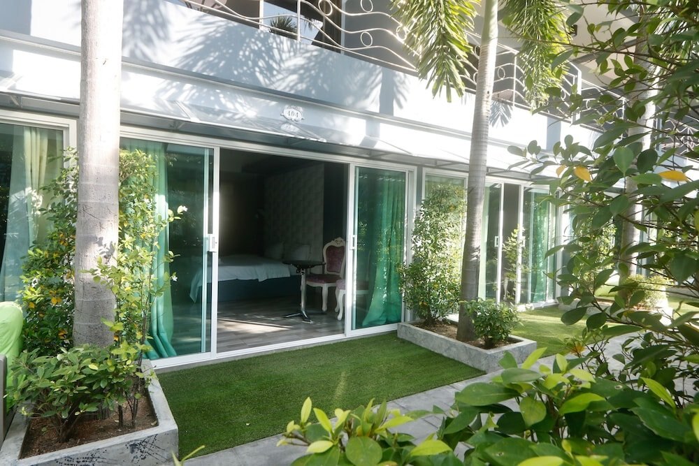 Momento Resort Room Type - Elite Double Room, 1 King Bed, Pool Access, Poolside