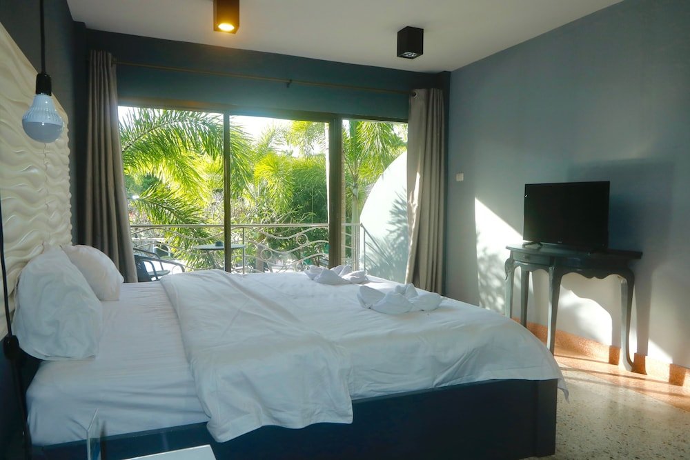 Momento Resort Room Type - Deluxe Room, 1 King Bed, Balcony, Pool View Momento Resort Room Type - Deluxe Room, 1 King Bed, Balcony, Pool View