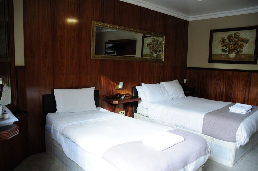 Cricklewood Lodge Hotel Room Type - Twin Room