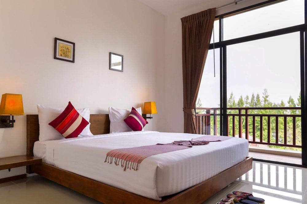 The Choice Hotel - Adults Only Room Type - Standard High Floor, 1 King Bed, Non Smoking