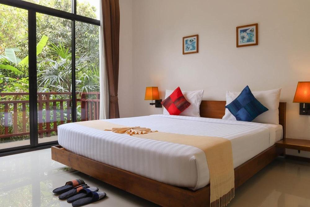 The Choice Hotel - Adults Only Room Type - Standard Lower Floor, 1 King Bed, Non Smoking