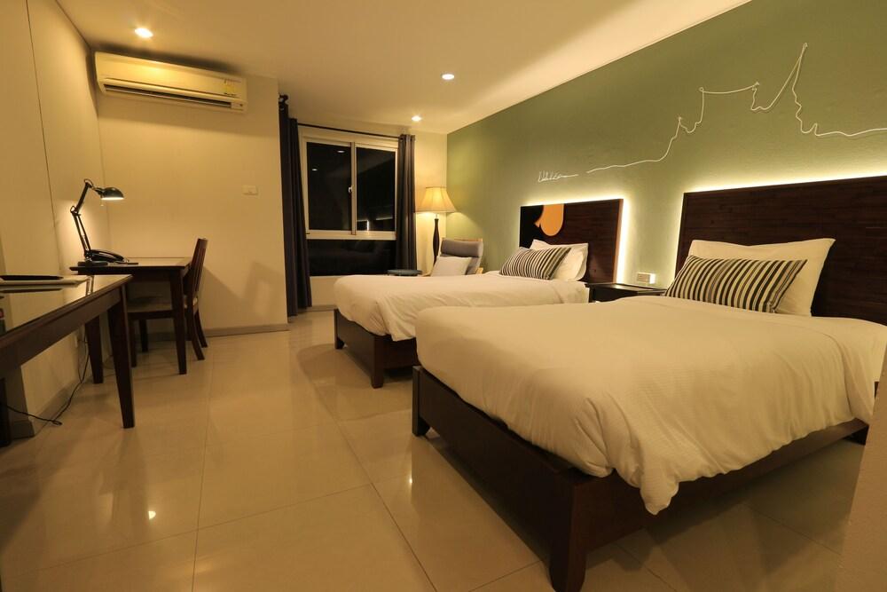 The Royal Bee Apart Hotel Room Type - Deluxe Twin Room