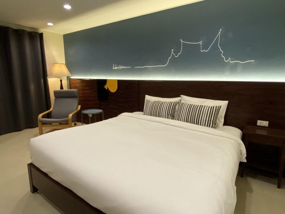 The Royal Bee Apart Hotel Room Type - Deluxe Double Room