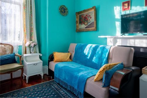 Juliette's Bed and Breakfast - Tap to explore photos