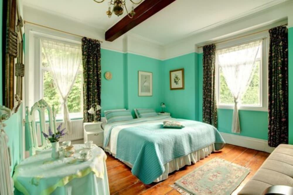 Juliette's Bed and Breakfast Room Type - Classic Triple Room Juliette's Bed and Breakfast Room Type - Classic Triple Room
