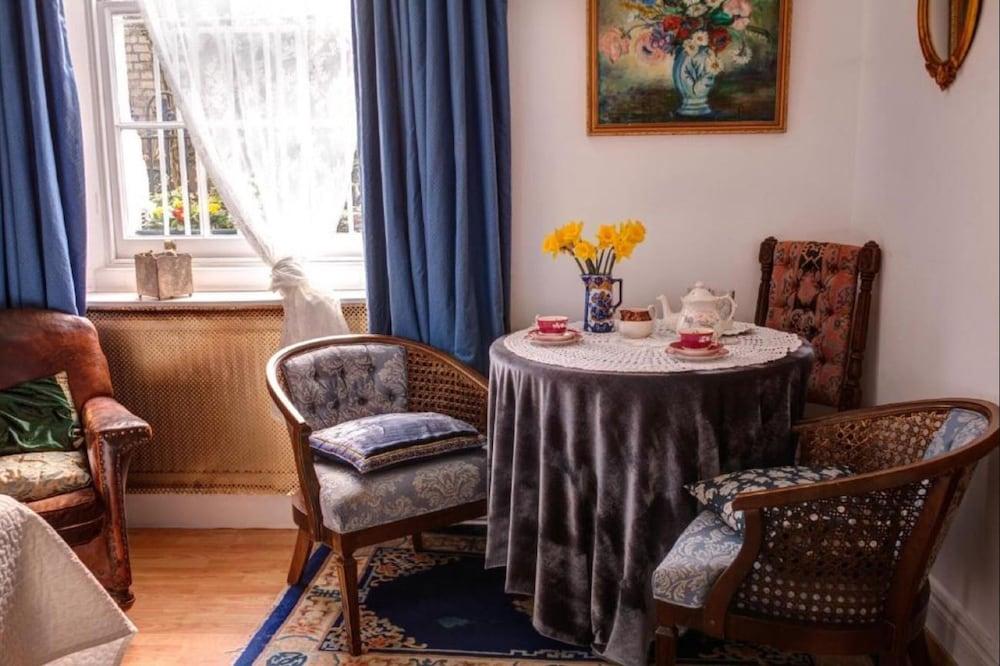 Juliette's Bed and Breakfast Room Type - Deluxe Double or Twin Room
