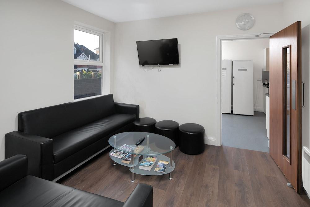 Flexistay Addiscombe Hotel - Tap to explore photos