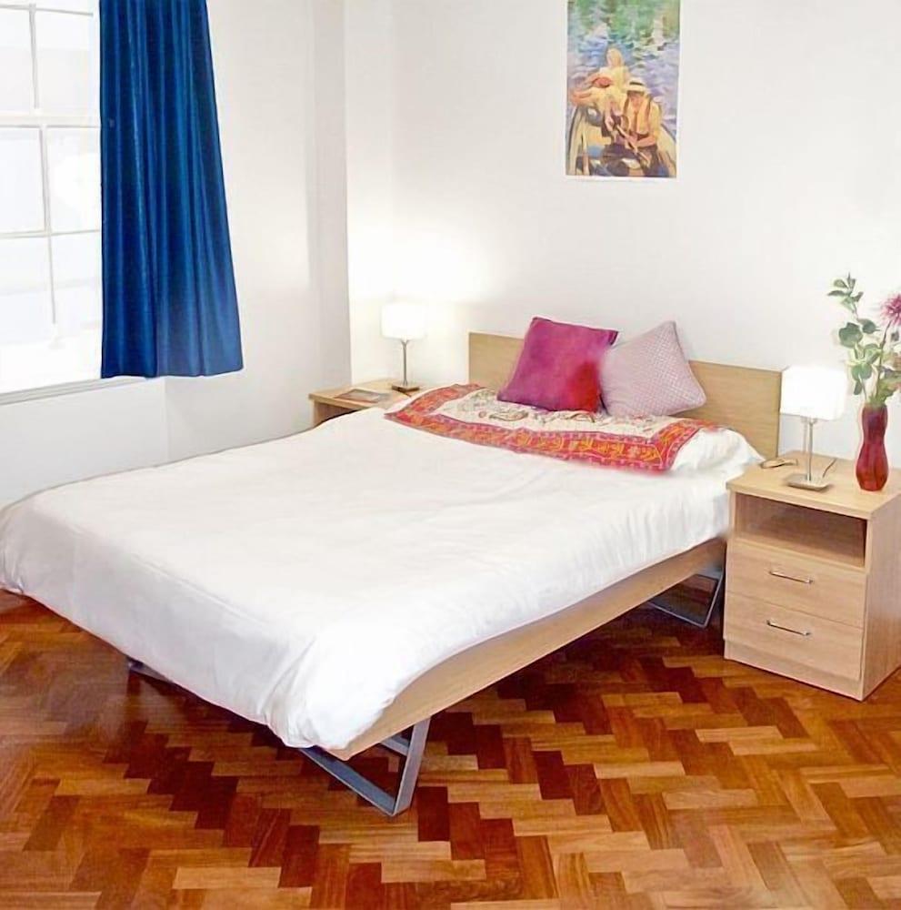 Goodenough College Room Type - Classic Double Room, Ensuite