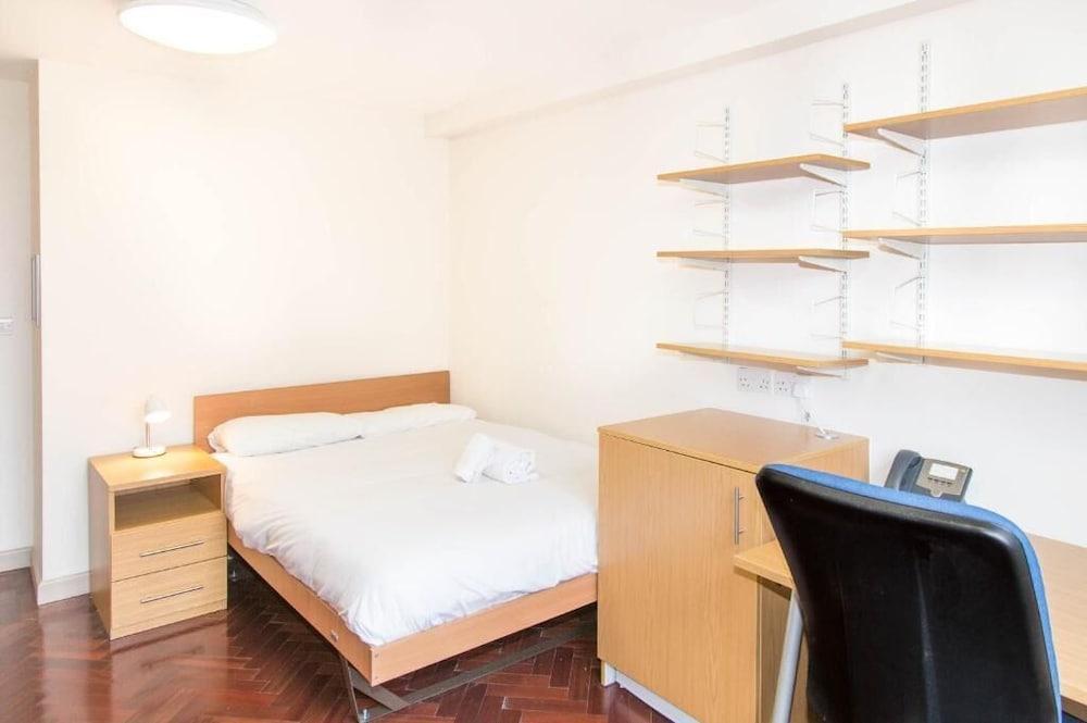 Goodenough College Room Type - Classic Single Room, Ensuite