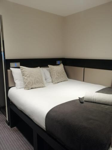 Great St Helen Hotel - Tap to explore photos