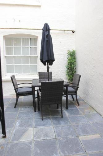 Paddington Patio Apartment - Tap to explore photos