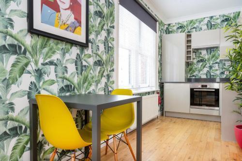 Crashpads Shoreditch Apartments - Brick Lane Mini Lofts - Tap to explore photos