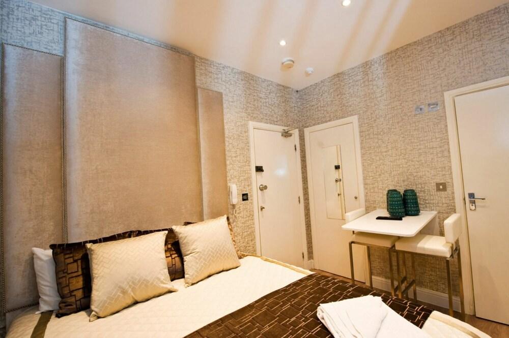 Classica Apartments - Tap to explore photos