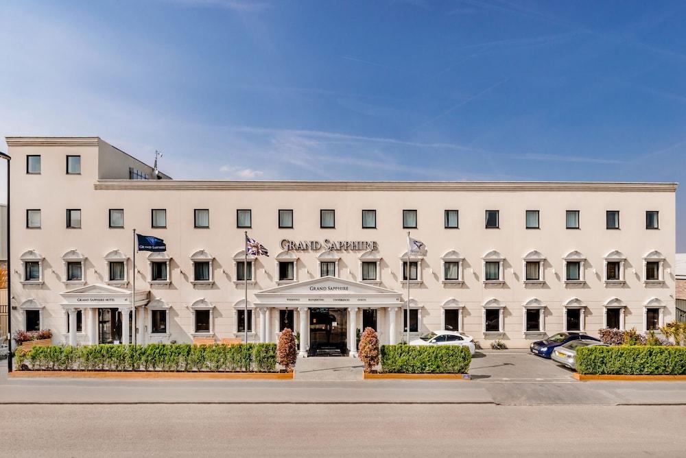 Grand Sapphire Hotel & Banqueting - Tap to explore photos