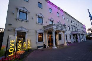 Grand Sapphire Hotel & Banqueting - Tap to explore photos