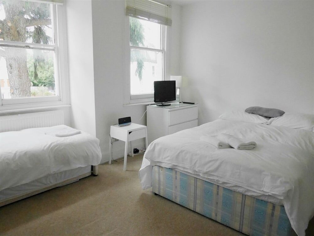Kew Studios and Rooms - Tap to explore photos