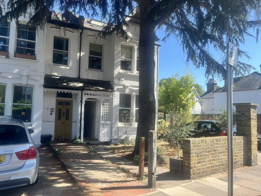 Kew Studios and Rooms