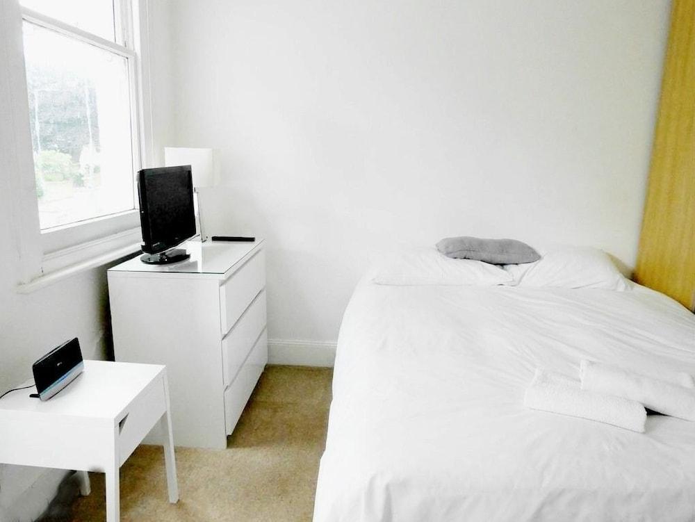 Kew Studios and Rooms Room Type - Standard Studio, Ensuite (Double /Twin)