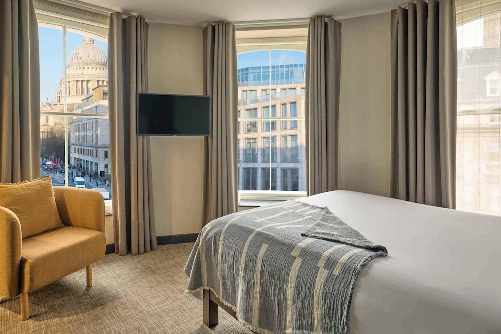 Cove Cannon Street Room Type - One Bedroom Apartment St Pauls View