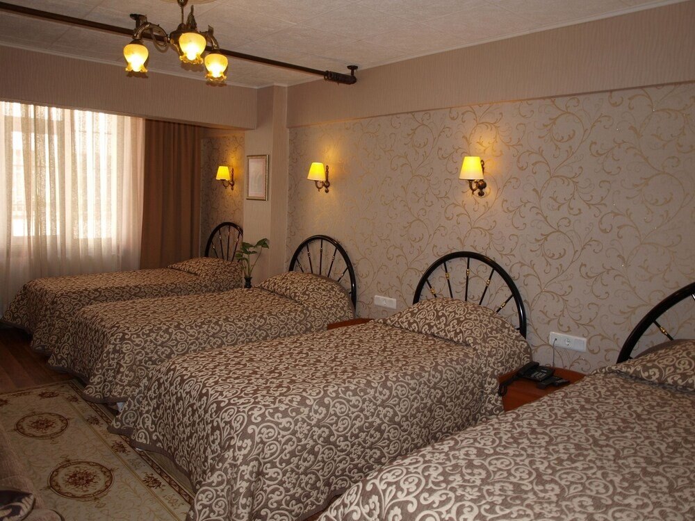 Hotel Nezih Istanbul Room Type - Standard Quadruple Room