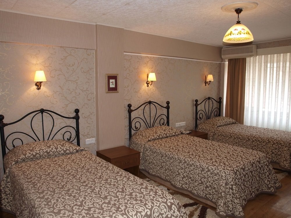 Hotel Nezih Istanbul Room Type - Standard Triple Room Hotel Nezih Istanbul Room Type - Standard Triple Room