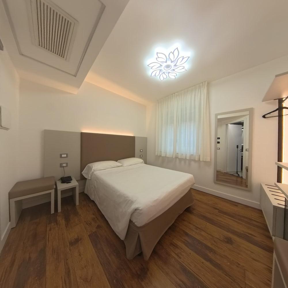 Hotel Aurora Room Type - Basic Room