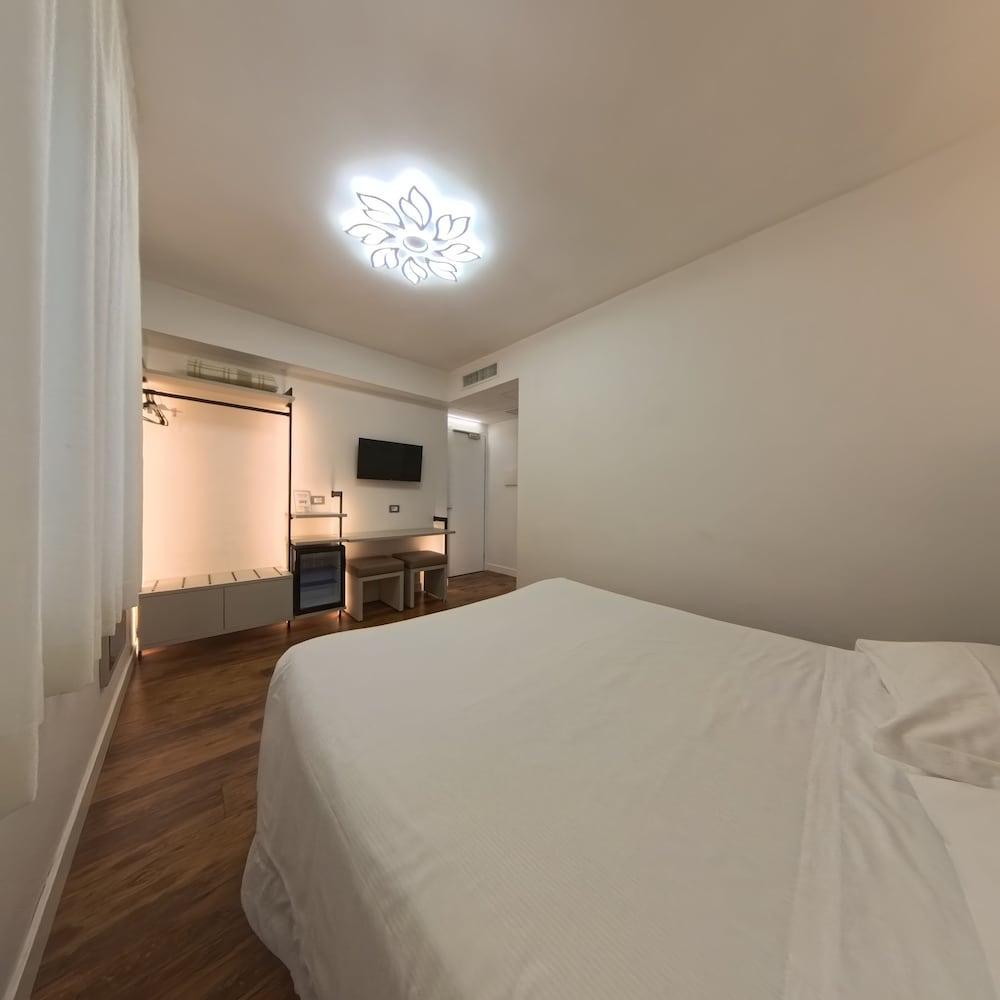 Hotel Aurora Room Type - Classic Double Room