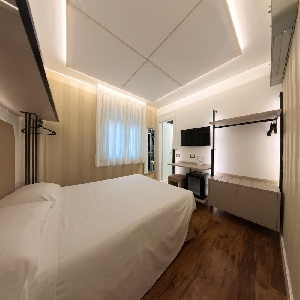 Hotel Aurora Room Type - Economy Double Room