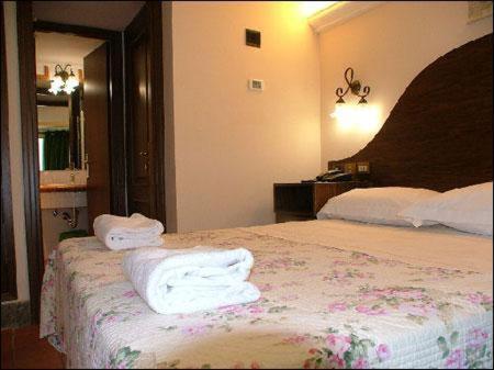 Hotel Okapi Room Type - Triple Room with Private Bathroom Hotel Okapi Room Type - Triple Room with Private Bathroom