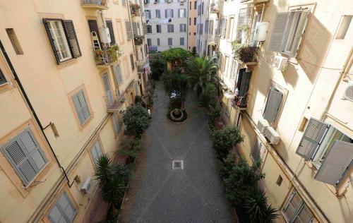 Hotel Campidoglio - Tap to explore photos