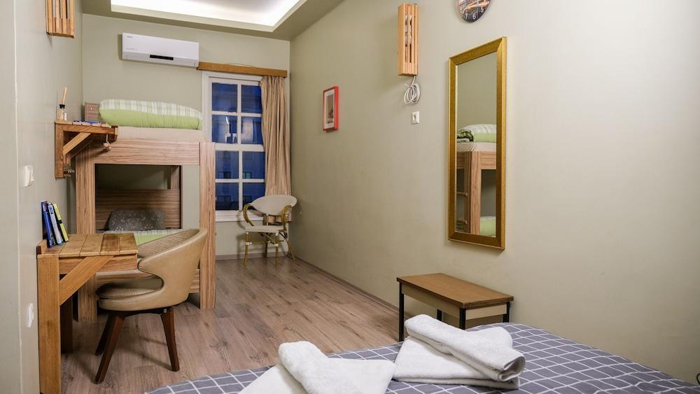 Second Home Hostel Room Type - Deluxe Twin Room, Private Bathroom