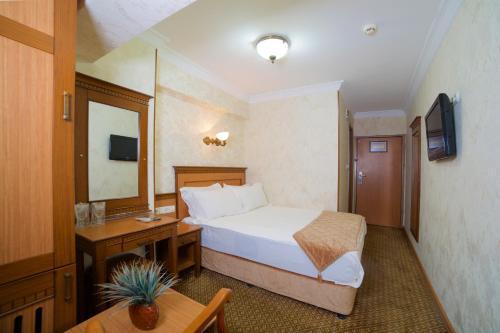 Grand Unal Hotel - Tap to explore photos