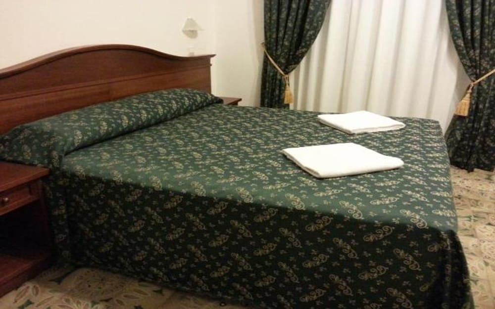 Guesthouse Alex II Room Type - Classic Triple Room