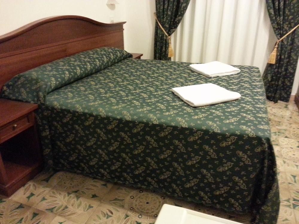 Guesthouse Alex II Room Type - Classic Double Room, 1 Queen Bed