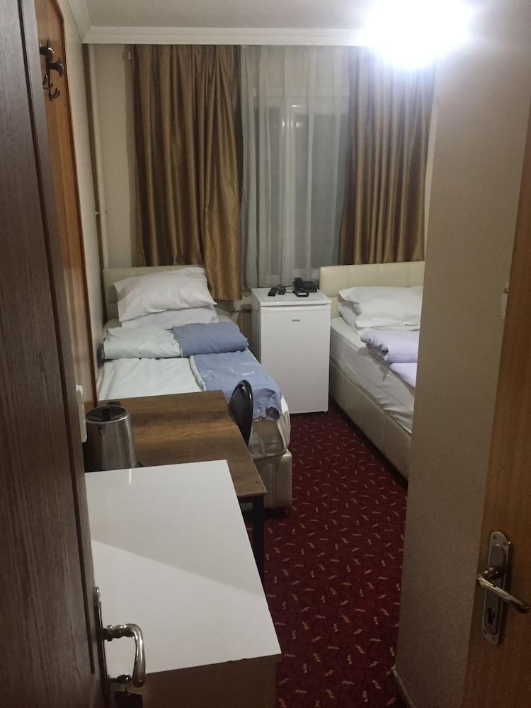 Istanbul Paris Hotel & Hostel Room Type - Standard Room, 2 Twin Beds