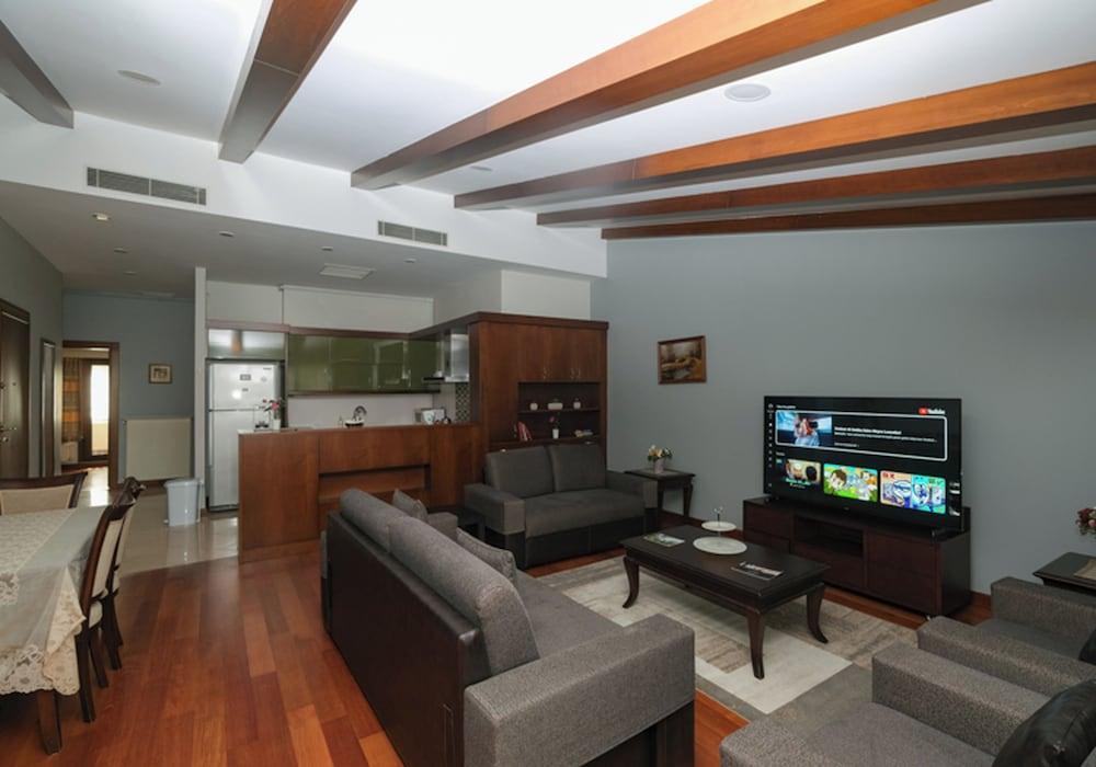 Bellle Maison Hotel & Residence Room Type - Family Suite, 3 Bedrooms, Terrace