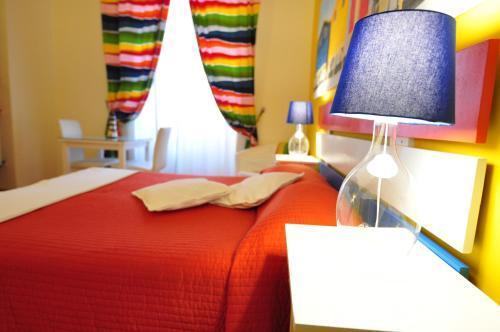 QuodLibet - Tap to explore photos